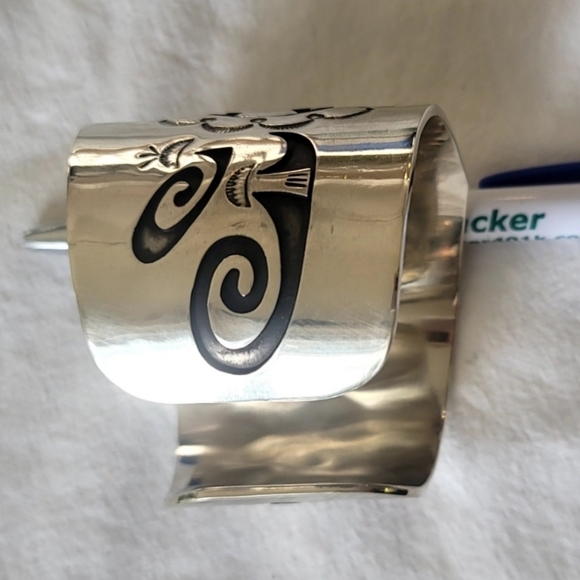 Nickle Silver Native American southwest design, signed bracelet. - Picture 3 of 7